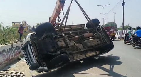 வியாசர்பாடியில் கார் விபத்து.