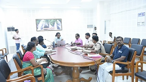 தென்காசி காசி விசுவநாதா் கோயில் குடமுழுக்கு விழா: முன்னேற்பாடுகளை ஆட்சியா் ஆய்வு!
