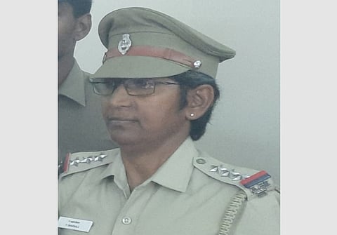 காத்திருப்பு பட்டியலுக்கு மாற்றப்பட்டுள்ள காவல் ஆய்வாளர் சர்மிளா.