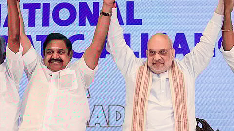 அதிமுக-பாஜக கூட்டணி. 