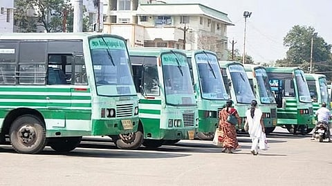 மதுரை: வேலை பார்க்காமல் ஊதியம் பெறும் அரசு போக்குவரத்துக் கழக ஊழியர்கள்!