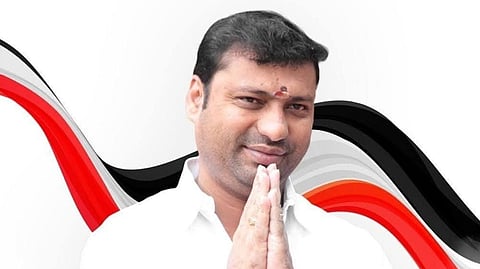 அதிமுகவில் இருந்து விலகிய எம்ஜிஆர் இளைஞர் அணி இணைச்செயலாளர் ஆர்.சந்திரசேகர் .