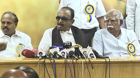 சென்னையில் மதிமுக அலுவலகத்தில் செய்தியாளர்களுக்கு பேட்டி அளித்த வைகோ.