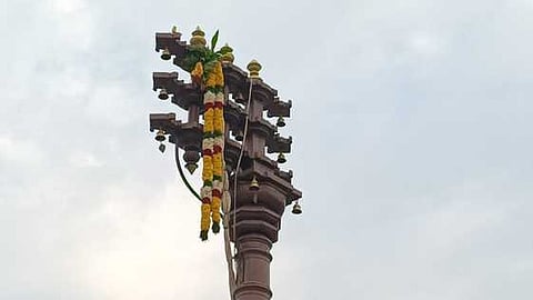 கரிகிருஷ்ண பெருமாள் கோயிலில் நடைபெற்ற பிரம்மோற்சவ கொடியேற்றம்.