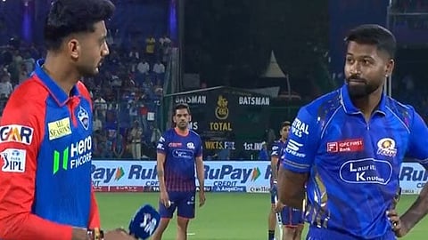 தில்லியின் வெற்றிப் பயணம் தொடருமா? மும்பைக்கு எதிராக டாஸ் வென்று பந்துவீச்சு!