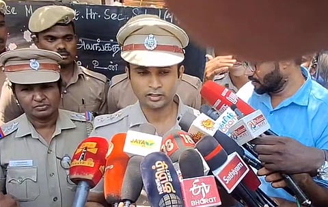 பாளையங்கோட்டை உதவி ஆணையர் சுரேஷ்.