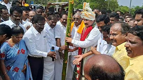 மே 11-இல் சித்திரை முழு நிலவு வன்னியா் சங்க பெருவிழா: அன்புமணி ராமதாஸ் பந்தக்கால் நாட்டினாா்