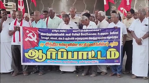விசைத்தறி நெசவாளருக்கு மார்க்சிஸ்ட் கம்யூனிஸ்ட் ஆதரவு; போலீசாருடன் வாக்குவாதம்!