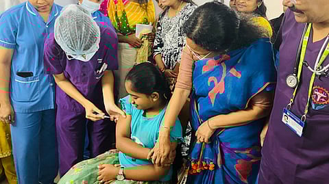 சிறுமிகளுக்கு இலவச கருப்பை வாய் புற்றுநோய் தடுப்பூசி திட்டம்: மத்திய அரசு விரைவில் தொடக்கம்