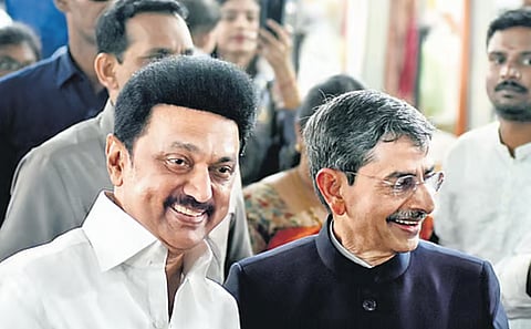 முதல்வர் ஸ்டாலினுடன் ஆளுநர் ஆர்.என். ரவி