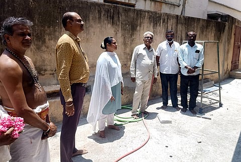 பெரிய ஆஞ்சனேயா் கோயிலில் 
இணை ஆணையா் ஆய்வு