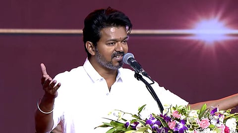 மேடையில் விஜய்
