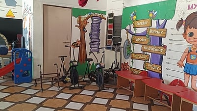   குடியாத்தம் நகராட்சி மேல்நிலைப் பள்ளி வளாகத்தில் இயங்கும் சிறப்புக் குழந்தைகளுக்கான மையம்.