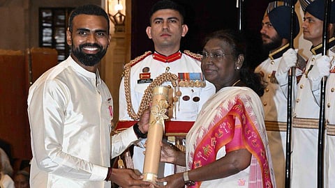 குடியரசுத் தலைவரிடம் விருதுபெற்ற ஸ்ரீஜேஷ்