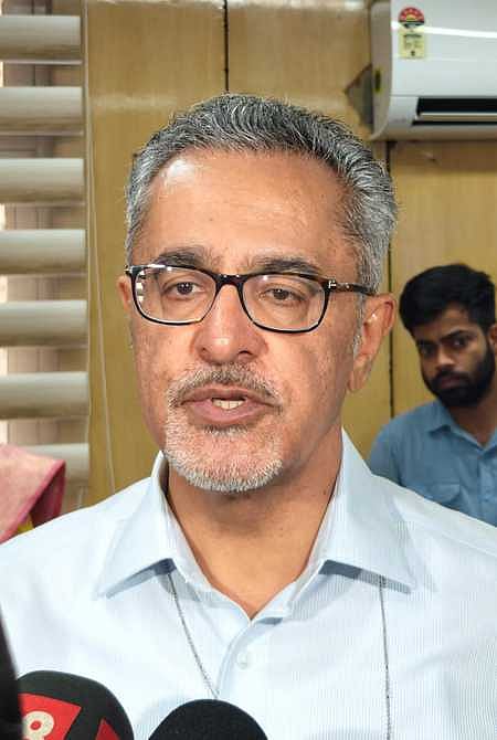 மத்திய நுகா்வோா், உணவு மற்றும் பொது விநியோகத் துறை செயலா் சஞ்சீவ் சோப்ரா