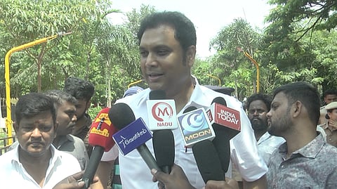 தமிழக தொழில்துறை அமைச்சர் டி.ஆர்.பி.ராஜா 