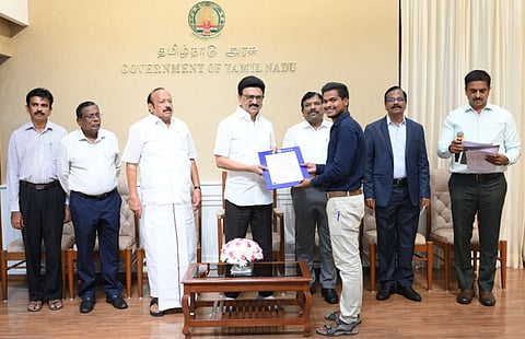 தமிழ்நாடு அரசுப் பணியாளர் தேர்வாணையம் மூலமாக தேர்வு செய்யப்பட்ட 151 நபர்களுக்கு பணி நியமன ஆணைகளை வழங்கிய முதல்வர் மு.க.ஸ்டாலின்.
