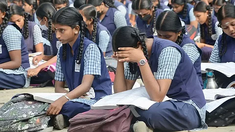 அரசுப் பள்ளி மாணவர்கள்...