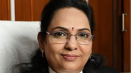 தெலங்கானா உயா்நீதிமன்ற நீதிபதி பிரியதா்சினி காலமானாா்! 