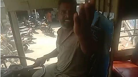 அரசுப் பேருந்து ஓட்டுநர். 