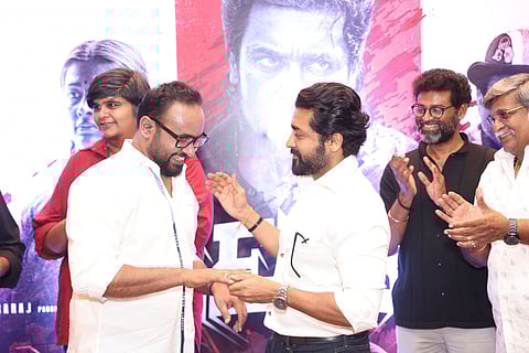 ரெட்ரோ ரூ. 100 கோடி வசூல்: சூர்யாவுக்கு வைர மோதிரம் பரிசு!