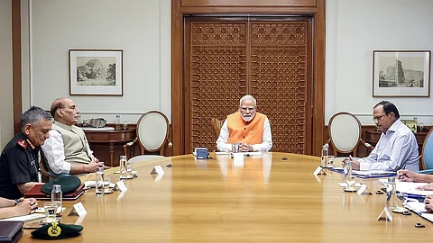 ஆலோசனையில் பிரதமர் நரேந்திர மோடி