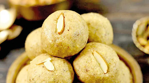 கோதுமை மாவு லட்டு