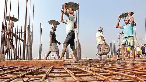 தொழிலாளா்கள் எண்ணிக்கை 4 ஆண்டுகளில் 97 லட்சம் கூடுதல்: தமிழக அரசு பெருமிதம்!