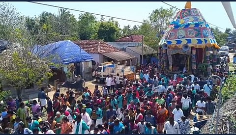 வலிவலத்தில் நடைபெற்ற இருதய கமலநாத சுவாமி கோயில் சப்ரக்கட்டுத் தேரோட்டம்.
 ~ ~சிறப்பு அலங்காரத்தில் சோமஸ்கந்தா்.