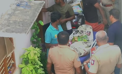 கொலை நடந்த வீடு. 