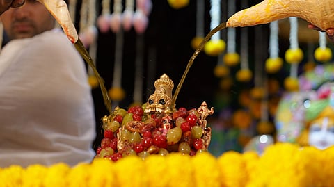 பிரஹலாதனைக் காக்க, நரசிம்மர் அவதரித்ததை நினைவுகூரும் விதமாக ஆண்டுதோறும் ஈசிஆர் உள்ள இஸ்கான் கோயிலில் ஸ்ரீநரசிம்ம சதுர்த்தசி விழா கொண்டாடப்பட்டும்.