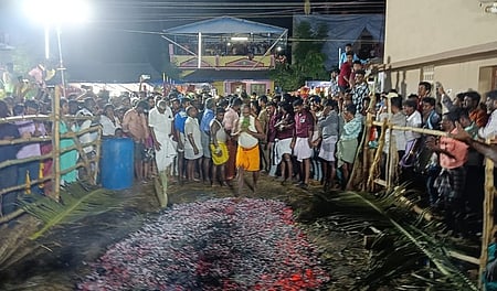 திருவிளையாட்டம் மாரியம்மன் கோயில் தீமிதி உற்சவம்