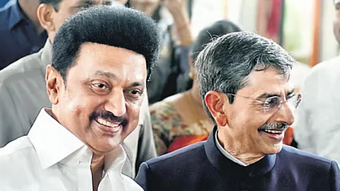 முதல்வர் ஸ்டாலினுடன் ஆளுநர் ஆர்.என். ரவி.