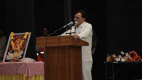 ‘நாடும், ராணுவமும் பிரதமரின் காலடியில் தலைவணங்குகிறது’:
ம.பி. துணை முதல்வா் பேச்சுக்கு கடும் கண்டனம்