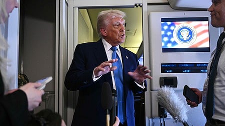 அமெரிக்க அதிபா் டிரம்ப்.