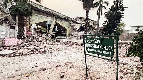 இந்திய பாதுகாப்பு படைகளால் தகர்க்கப்பட்ட பயங்கரவாதிகள் முகாம்.