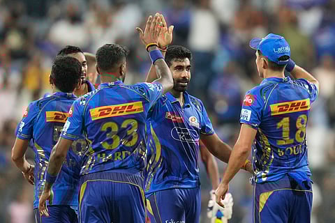 பிளே ஆஃபில் மும்பை; வெளியேறியது டெல்லி 