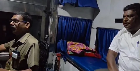 அரசு விரைவுப் பேருந்தில் அமைச்சர் சிவசங்கர் பயணம் 
