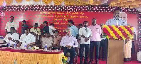 சிதம்பரம் ரயில் நிலைய திறப்பு விழாவில் பங்கேற்று பேசும் பேசும் சிதம்பரம் நாடாளுமன்ற உறுப்பினர் தொல். திருமாவளவன்.