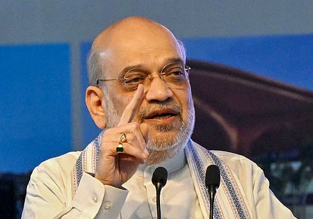 உள்துறை அமைச்சா் அமித் ஷா 