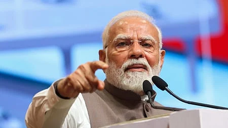 பிரதமா் நரேந்திர மோடி.  
