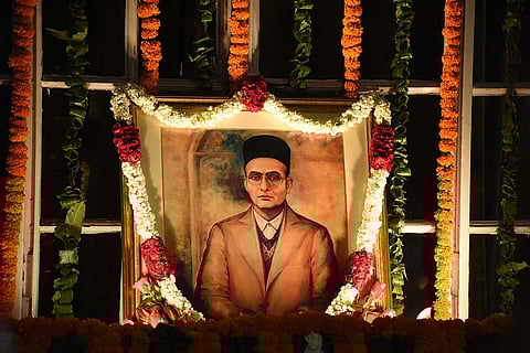 இந்திய விடுதலைப் போராட்ட போராளி வீர் சாவர்க்கர்