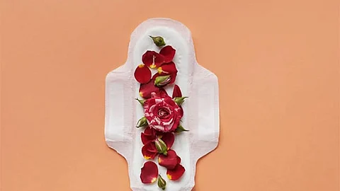 மாணவிகளுக்கு மாதவிடாய் விடுமுறை கோரி போராட்டம்!