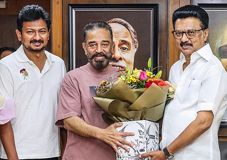 சென்னை அண்ணா அறிவாலயத்தில் திமுக தலைவரும் முதல்வருமான மு.க.ஸ்டாலினை வெள்ளிக்கிழமை சந்தித்த மநீம தலைவா் கமல்ஹாசன். உடன், துணை முதல்வா் உதயநிதி ஸ்டாலின்.