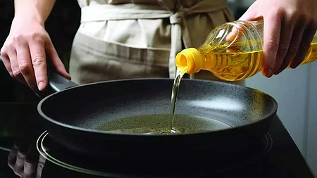 கச்சா சமையல் எண்ணெய் மீதான இறக்குமதி வரி குறைப்பு: விலை குறைய வாய்ப்பு 