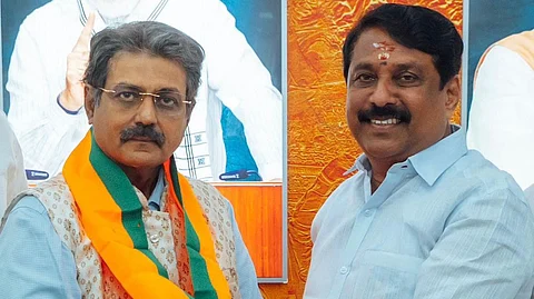 பாஜகவில் இணைந்தாா் ஓய்வுபெற்ற ஐஏஎஸ் அதிகாரி
