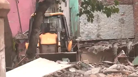 தில்லி மதராஸி குடியிருப்புகள்  அகற்றம்.
