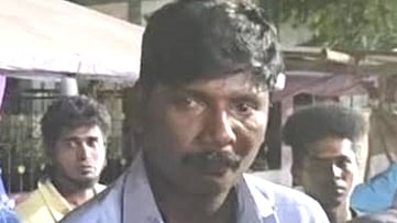 பேருந்தில் கல்லூரி மாணவிக்கு பாலியல் தொல்லை: இளைஞா் கைது