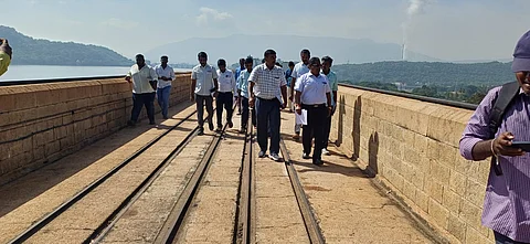 மேட்டூர் அணையில் நீர்வளத் துறை தலைமை பொறியாளர் ஆய்வு 