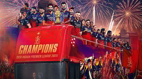 ஆர்சிபியின் வெற்றி பேரணி ரத்து! பாராட்டு விழாவில் ஆளுநர், முதல்வர் பங்கேற்பு! 